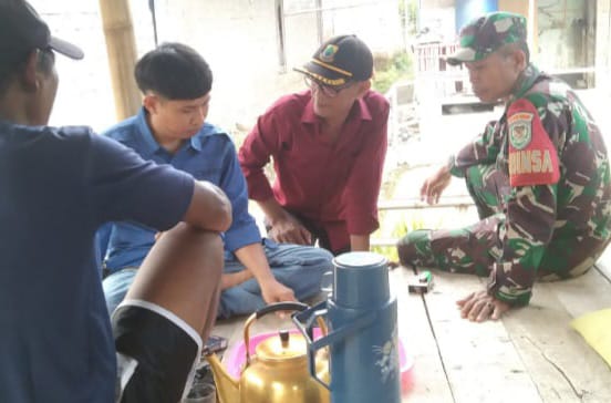 BERIKAN EDUKASI, BABINSA BOJONG PICUNG LAKUKAN KOMSOS BERSAMA MASYARAKAT