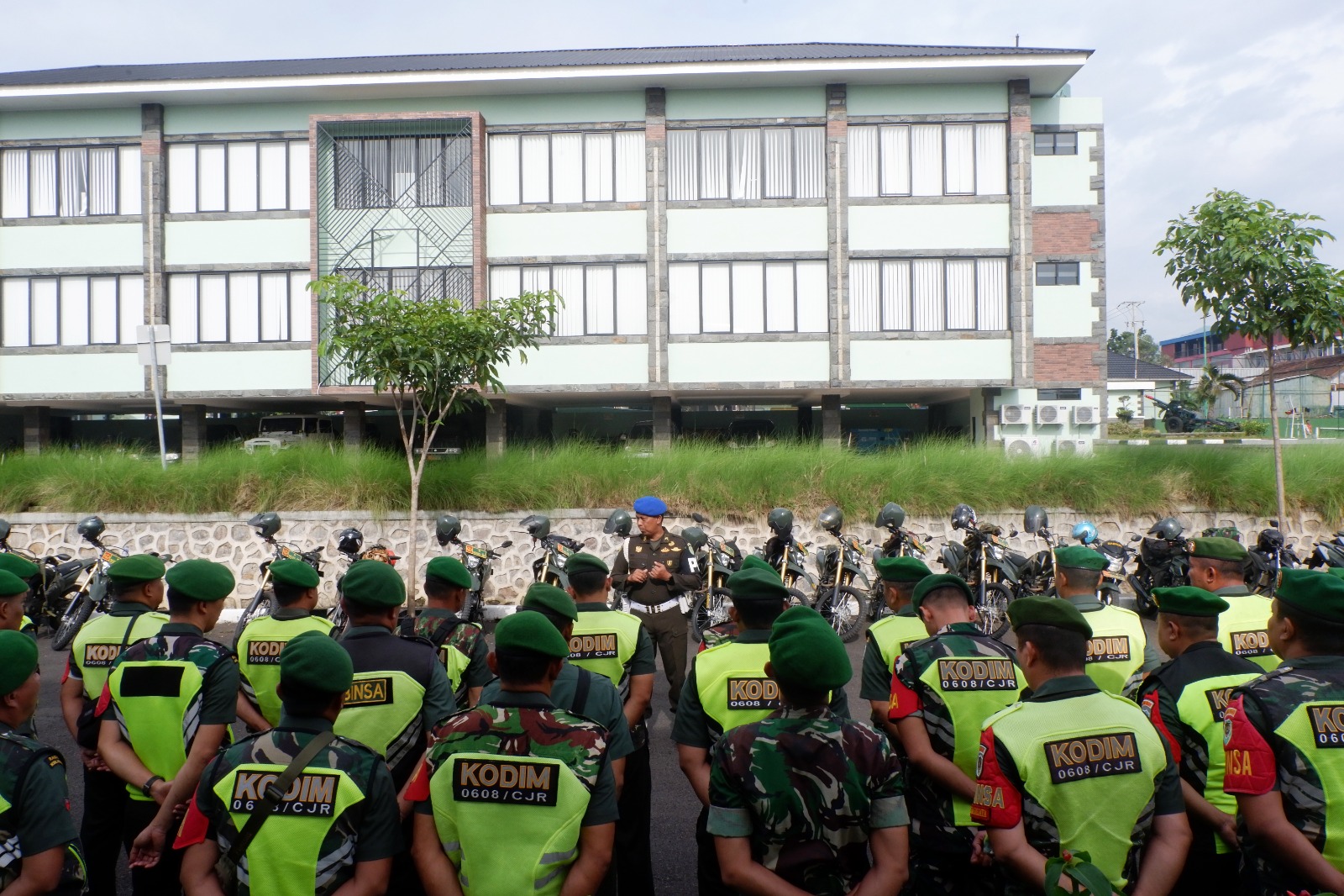 Dansub Denpom III/1-1 Cianjur, Kapten Cpm Warsito, S.H., Periksa Surat-Surat Kendaraan Personel Kodim 0608/Cianjur