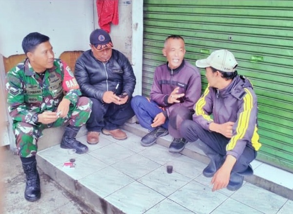 Babinsa Desa Bunisari, Sertu Budi Apriana, Gelar Komunikasi Sosial dengan Masyarakat