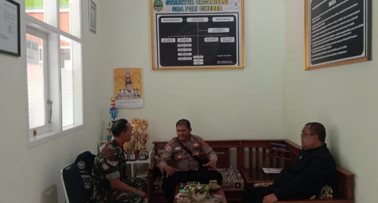 Babinsa Cibeber Lakukan Komunikasi Sosial ke SMA PGRI