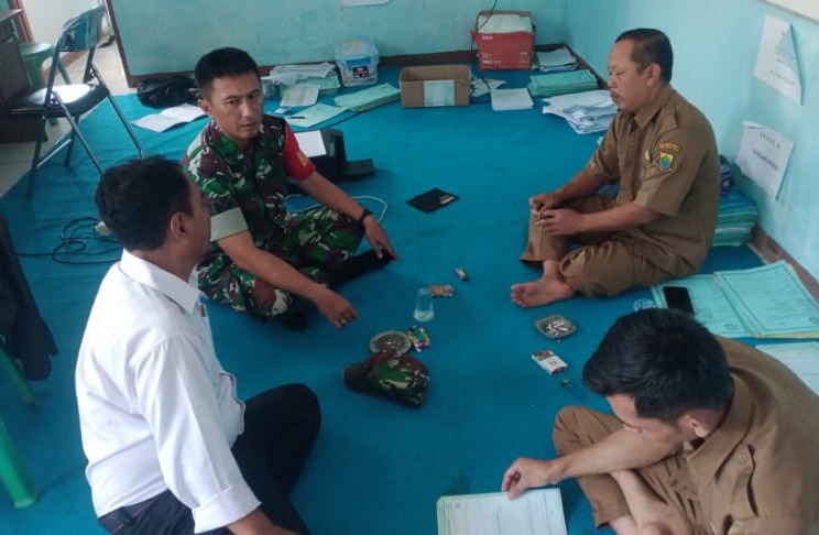Babinsa Cibokor, Serma Yoshep, Gelar Komunikasi Sosial Bersama Aparat Desa