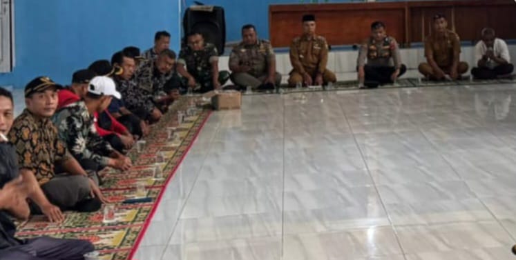 Babinsa Hegarsari Gelar Komunikasi Sosial dengan Aparat Desa