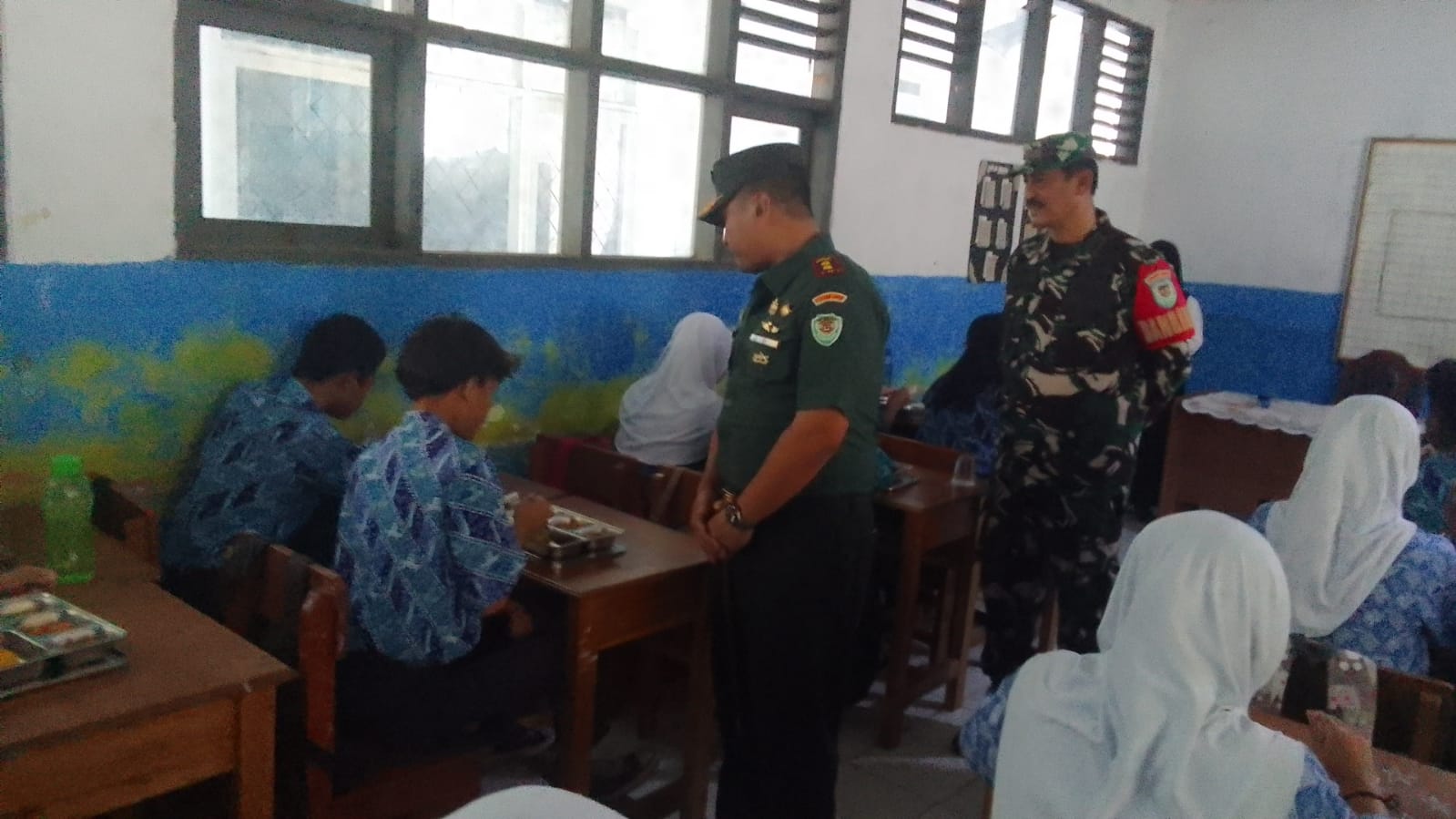 Pastikan Makanan Aman, Dandim 0608/Cianjur Tinjau Program MBG ke SMPN 1 Karangtengah