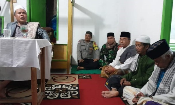 Babinsa Cijedil Hadiri Perayaan Isra Miraj Nabi Muhammad SAW di Desa Cijedil