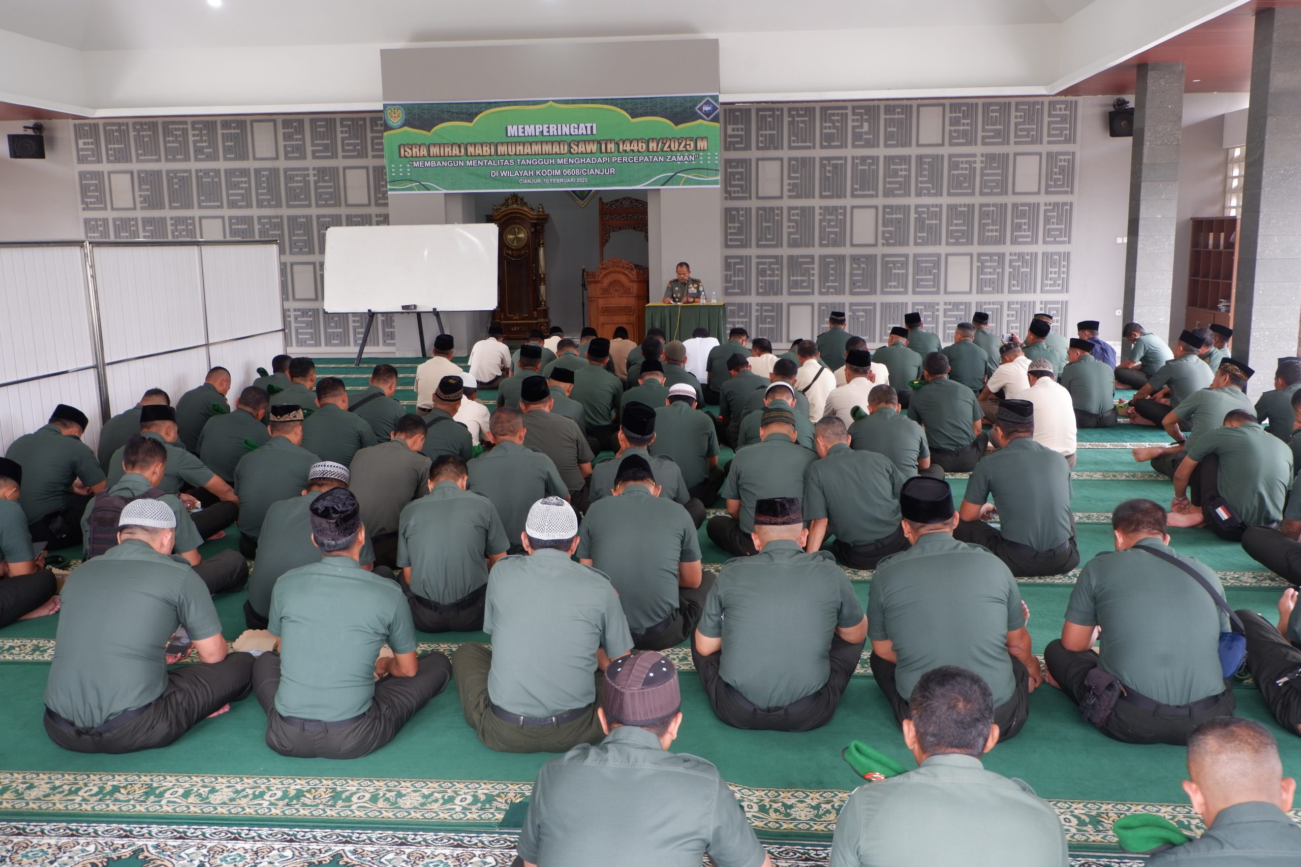 Kasdim 0608/Cianjur Buka Acara Peringatan Isra Miraj Nabi Muhammad SAW di Masjid At-Taqwa Kodim 0608/Cianjur
