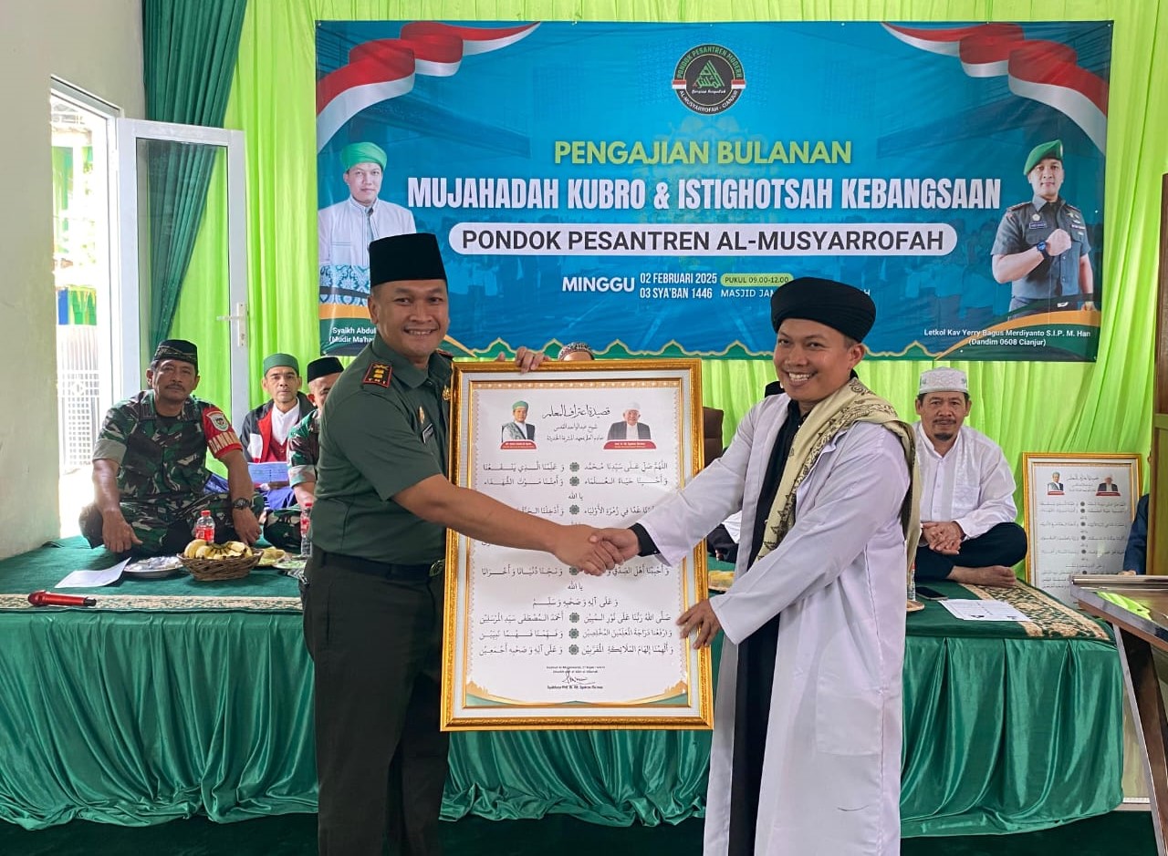 “Dandim 0608/Cianjur Letkol Kav Yerry Bagus Merdiyanto S.I.P M.Han Hadiri Pengajian Bulanan, Mujahadah Kubro, dan Istigotsah Kebangsaan di Pondok Pesantren Al-Musyarrofah Cianjur”
