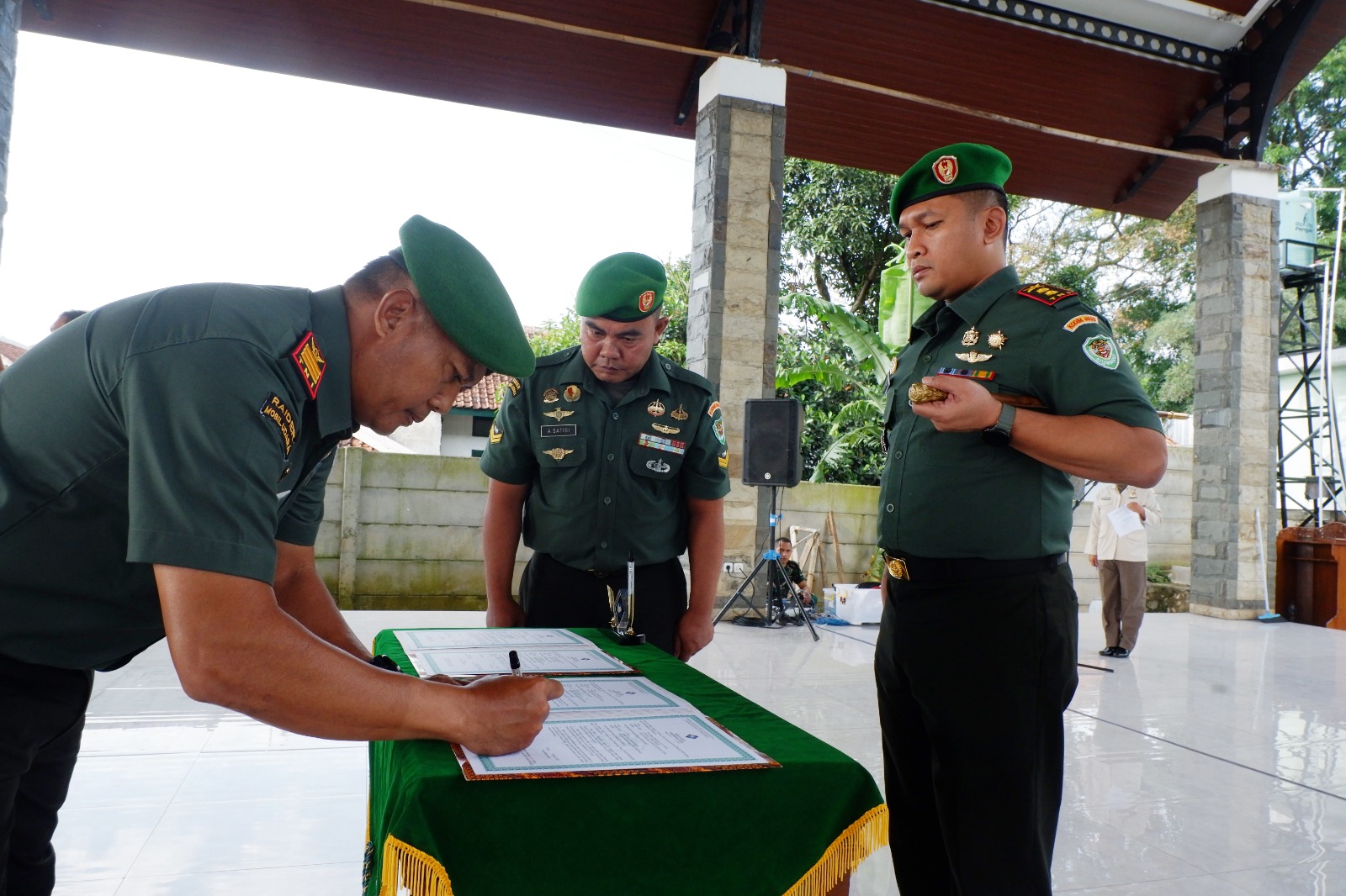 SERTIJAB DANRAMIL & PERWIRA STAF KODIM 0608/CJR DAN PENANDATANGANAN BAST JABATAN KETUA RANTING PERSIT KCK CAB XVIII DIM 0608