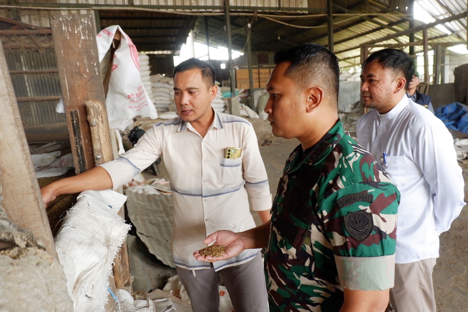 “Dandim 0608/Cjr Letkol Yerry Bagus Merdiyanto Lakukan Kunjungan Kerja ke Wilayah Kec. Cilaku dan Kec. Cianjur”