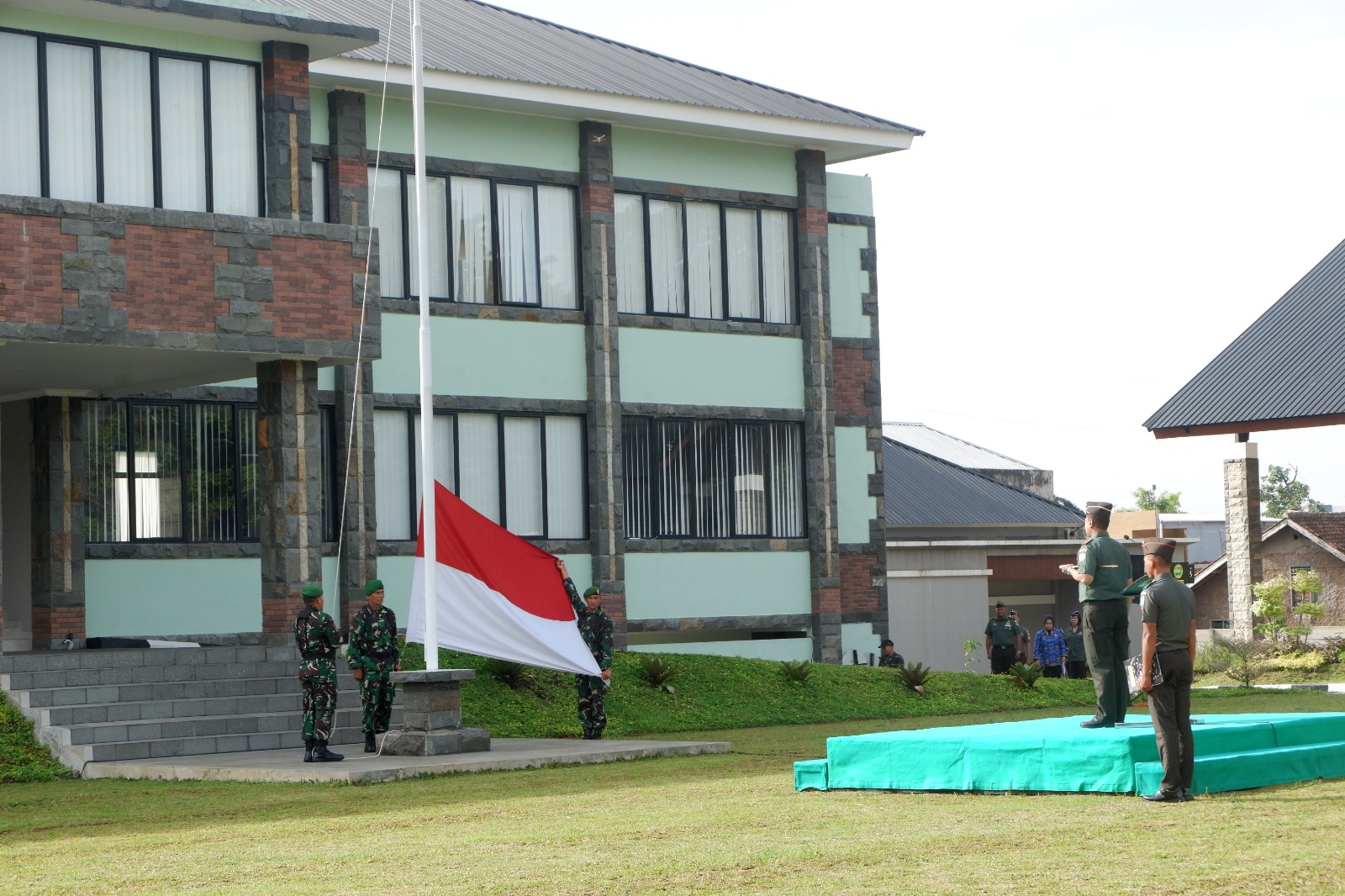 “Upacara Bendera 17 Maret 2025 di Kodim 0608/Cianjur Berlangsung dengan Aman dan Lancar”