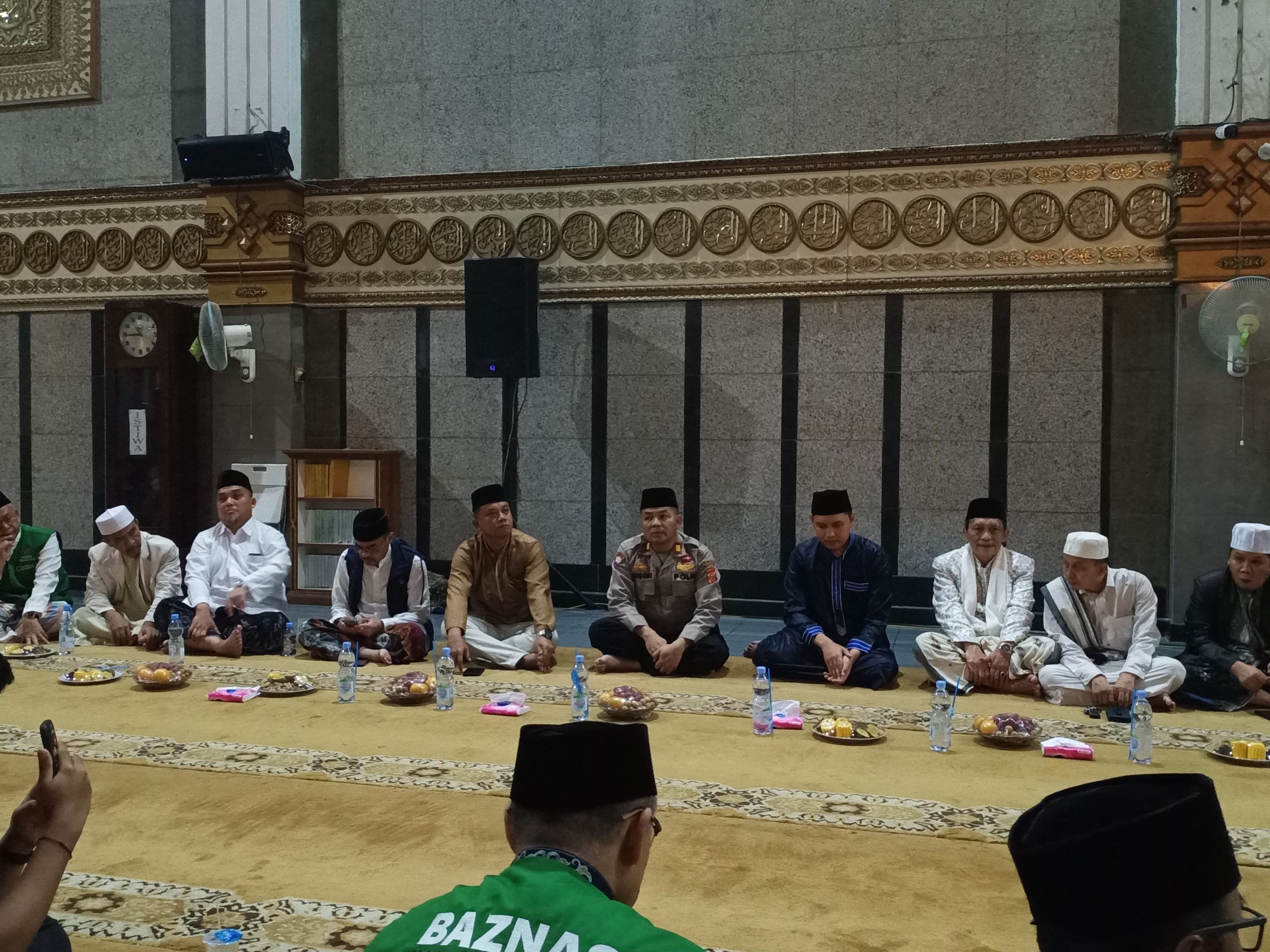 “Lettu Arm Yusuf Siregar, Pasipers Kodim 0608/Cianjur, Hadiri Peringatan Nuzulul Qur’an dan Gebyar ZIS di Kabupaten Cianjur”