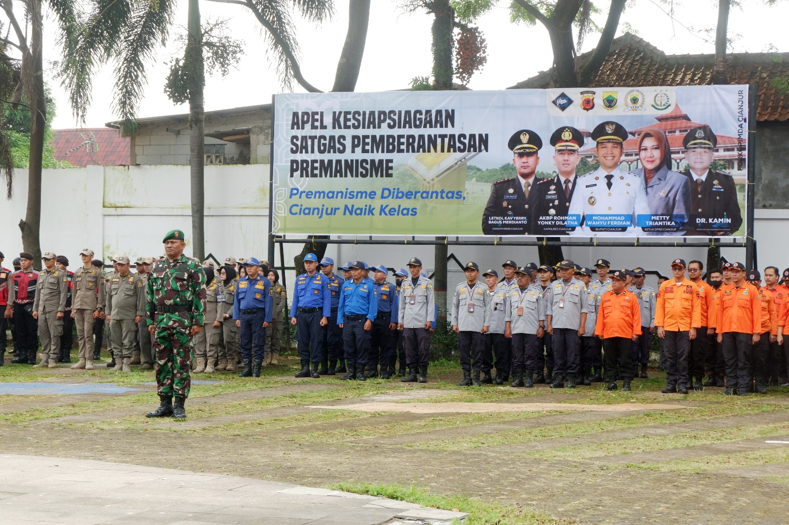 Dandim Cianjur Hadiri Apel Gelar Pasukan Satuan Tugas Pemberantasan Premanisme di Cianjur