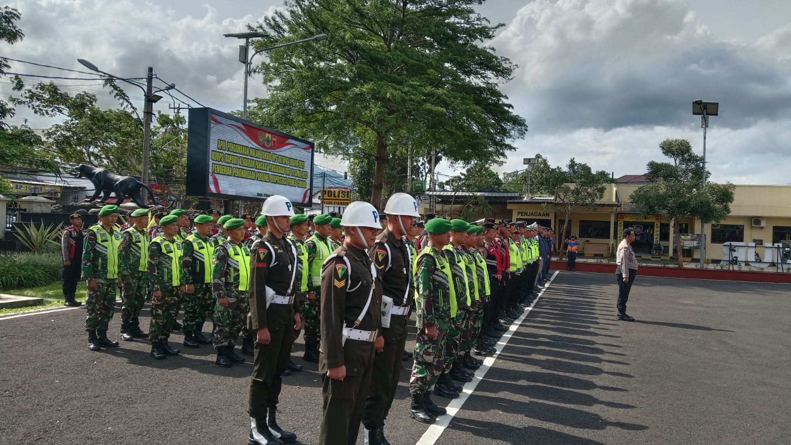 Anggota Kodim 0608/Cianjur dan Polres Cianjur Siap Amankan Malam Takbir Idul Fitri