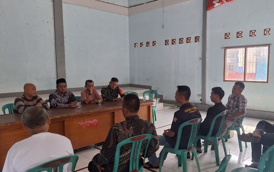Babinsa Desa Ramasari Gelar Musyawarah dengan Warga Terkait Kegiatan CFD di Wilayah 3 Desa Haurwangi