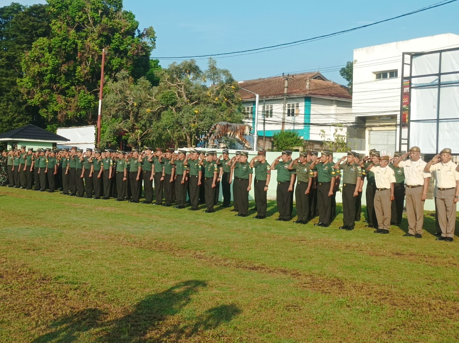 KODIM 0608/CIANJUR GELAR UPACARA PENGIBARAN BENDERA MERAH PUTIH, DANDIM TEGASKAN TENTANG KESIAPSIAGAAN MENGHADAPI BENCANA