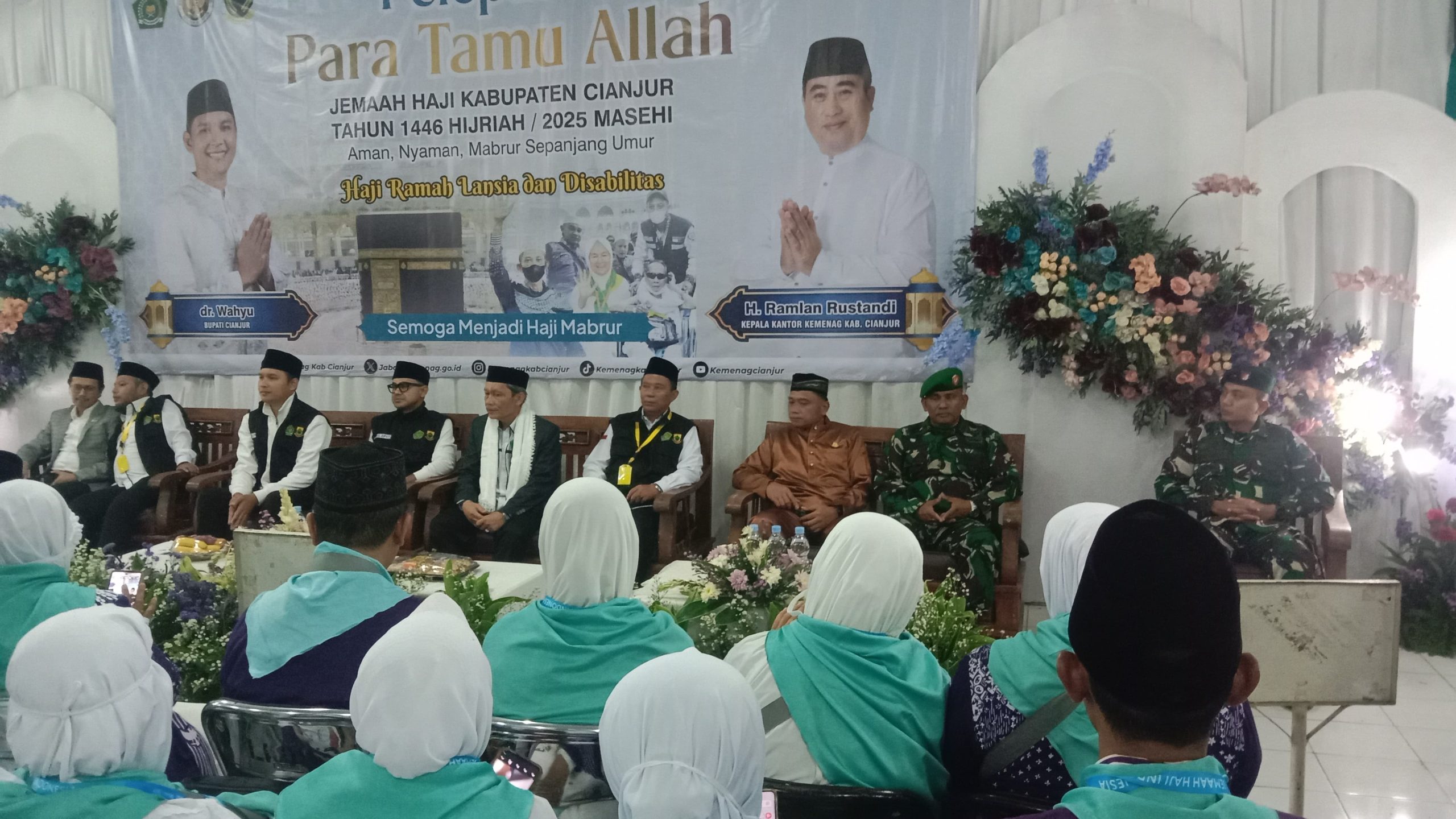 PASANDI DIM 0608/CIANJUR HADIR DALAM PEMBERANGKATAN CALON JAMAAH HAJI GELOMBANG 1 KLOTER JKS 13