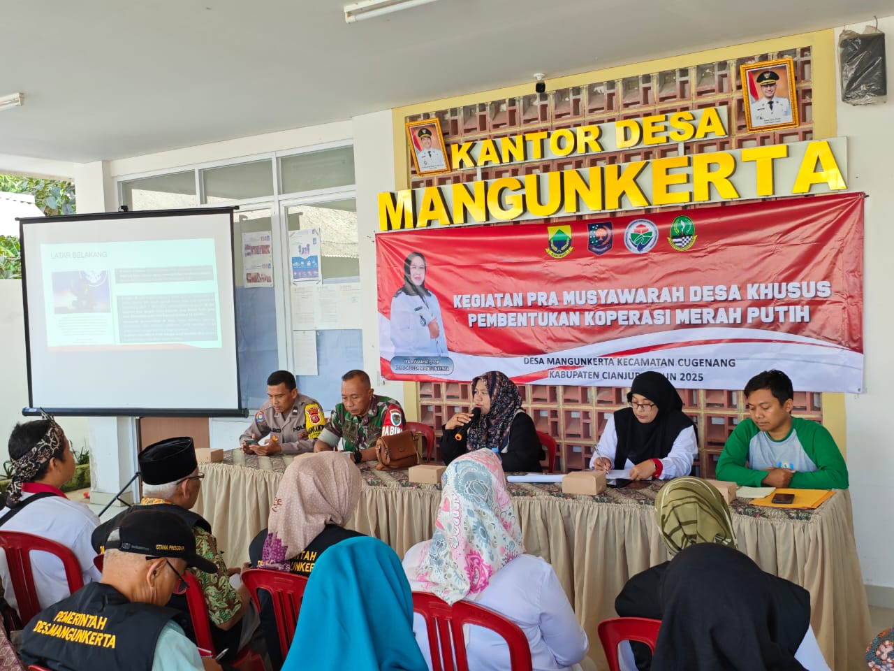 Babinsa Desa Mangunkerta Hadiri Musyawarah Pembentukan Koperasi Merah Putih