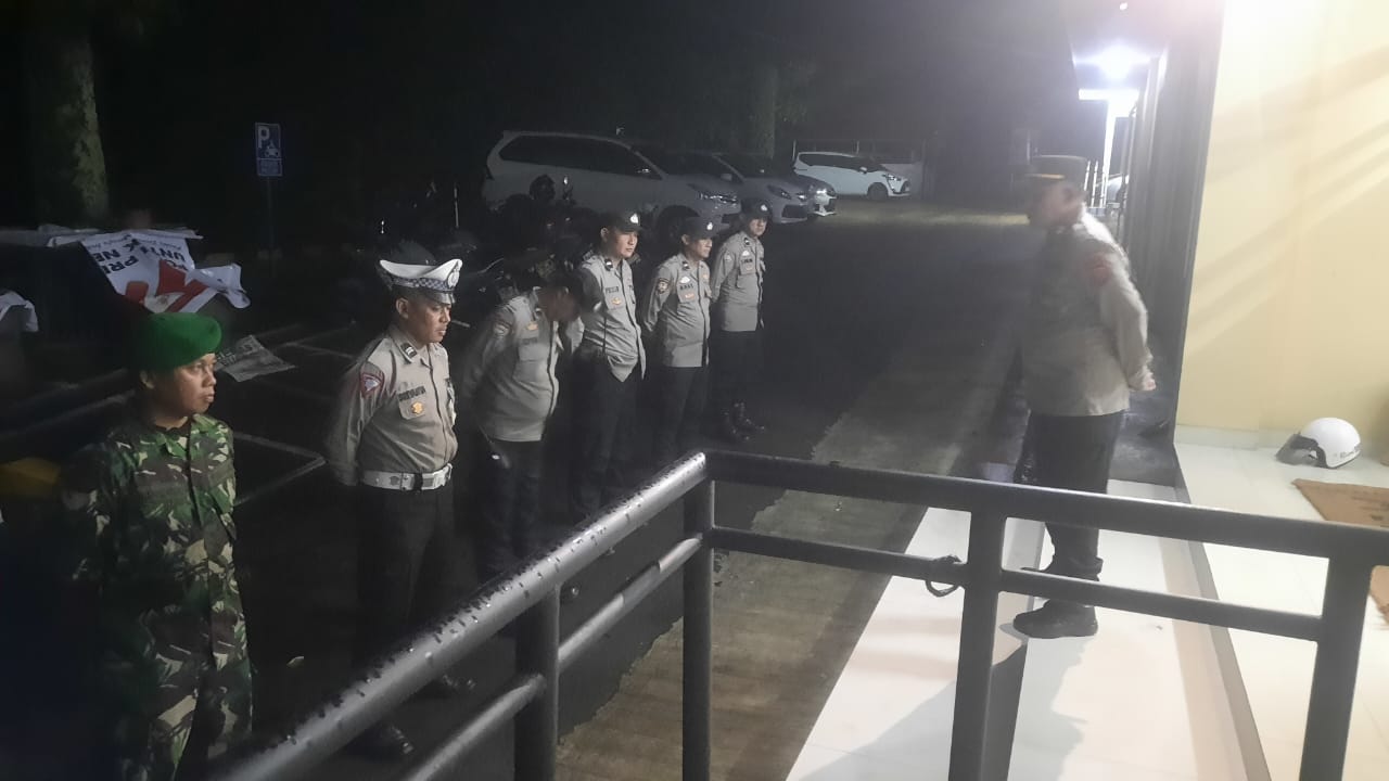 Sinergitas TNI-Polri Jaga Keamanan Wilayah dengan Patroli Cipkon Kamtibmas