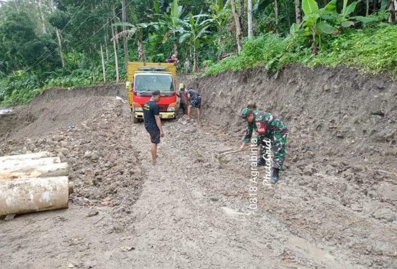 KARYA BAKTI PENGERASAN JALAN DESA KAMPUNG BINONG SARI DESA MULYASARI AGRABINTA