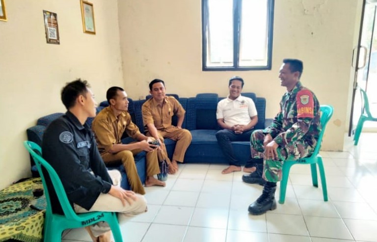 BABINSA GIAT KOMSOS DENGAN PERANGKAT DESA