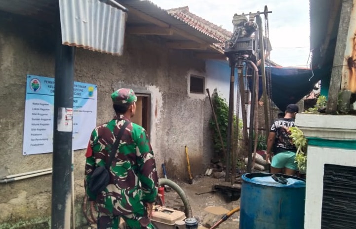 Babinsa Bojongpicung Laksanakan Monitoring Pembuatan Sumur Bor