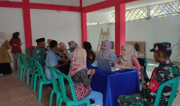 MONITORING PENDAMPINGAN CEK KESEHATAN DI PUSKESMAS BOJONGLARANG, SERTU RUSLAN TAMPILKAN KEPRIBADIAN BABINSA YANG PEDULI