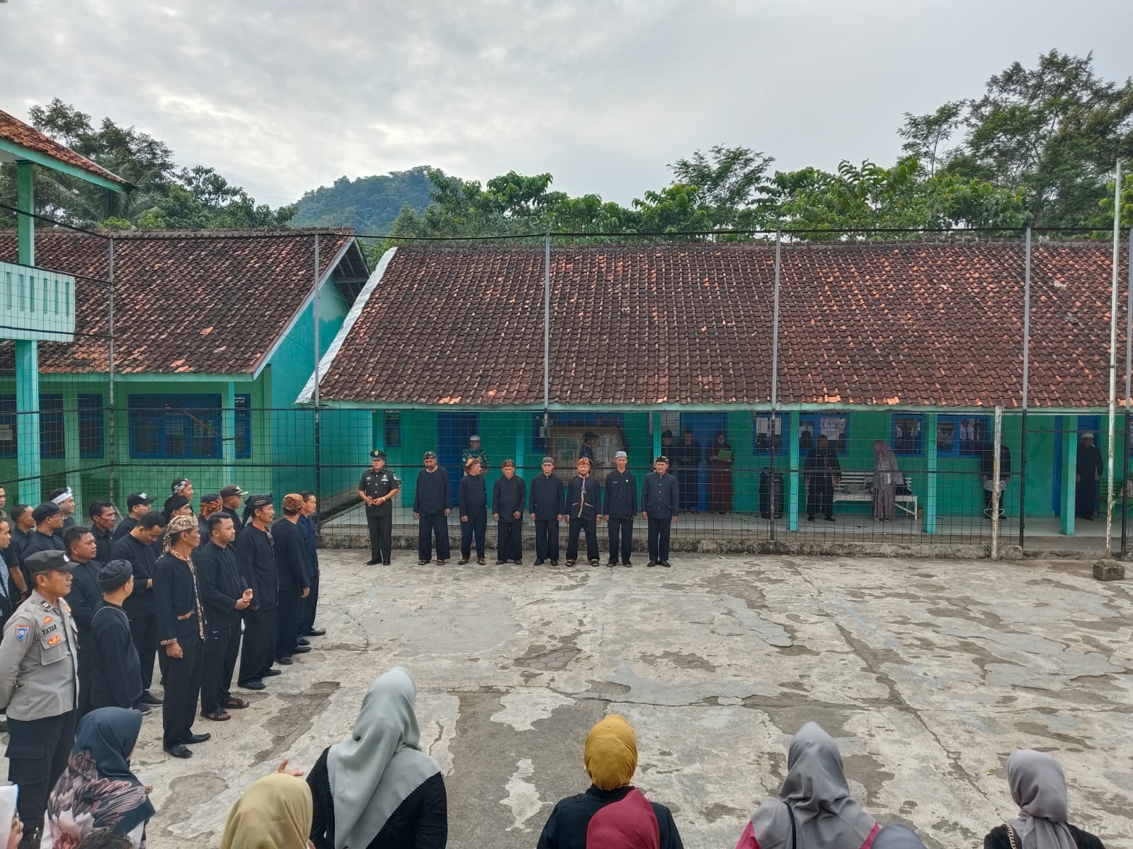 DANPOSRMIL LELES HADIR DALAM UPACARA HARI LAHIR PANCASILA 2025 TINGKAT KECAMATAN LELLES