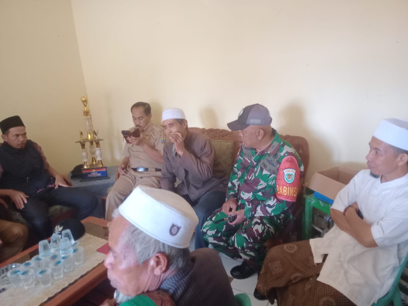BABINSA PANANGGAPAN IKUTI MUSYAWARAH AUDENSI WARGA DESA PANANGGAPAN