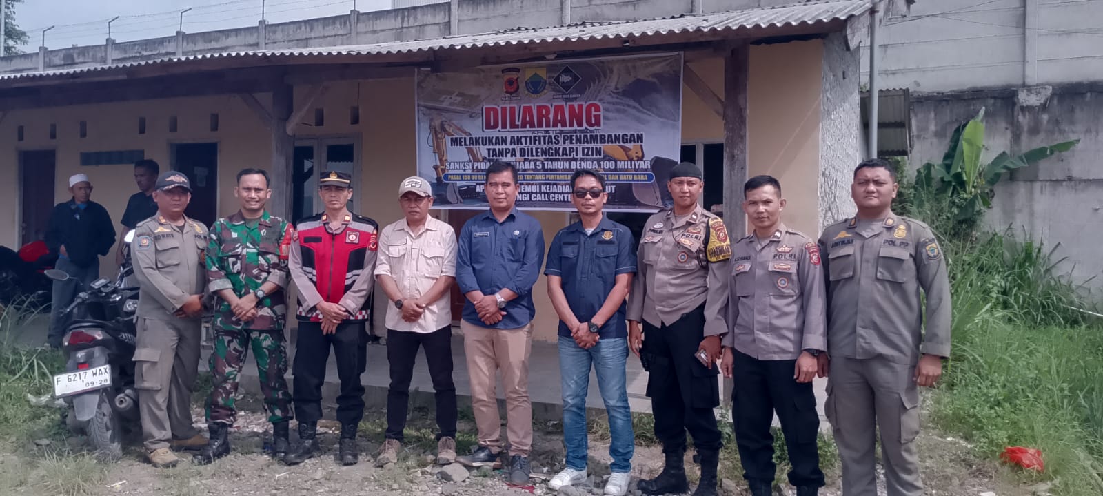 SERKA WANDI BABINSA KORAMIL 0608-02/WARUNGKONDANG MENGIKUTI KEGIATAN PEMASANGAN BENDER LOKASI PENAMBANGAN GALIAN PASIR