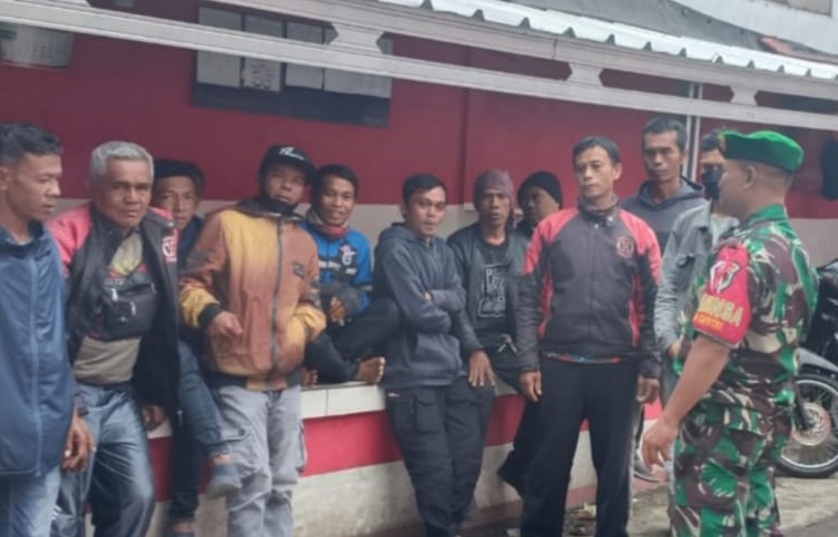 BABINSA DESA CIPUTRI LAKSANAKAN PEMBINAAN DAN KOMUNIKASI SOSIAL TERHADAP TUKANG OJEK