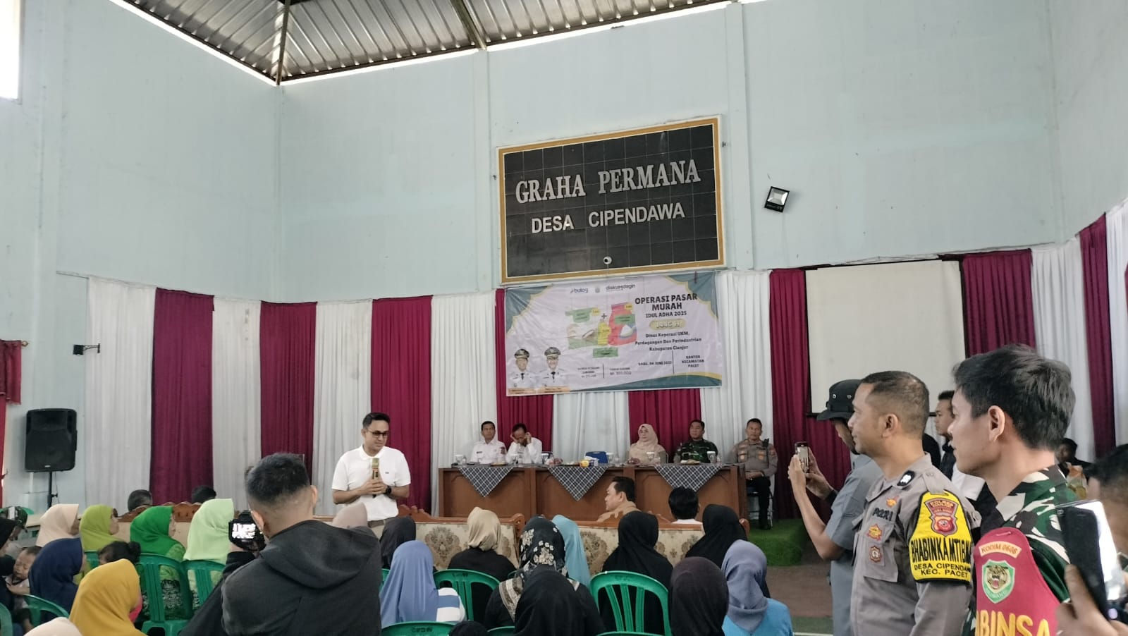WAKIL BUPATI CIANJUR KUNJUNGI KECAMATAN PACET UNTUK OPERASI PASAR MURAH