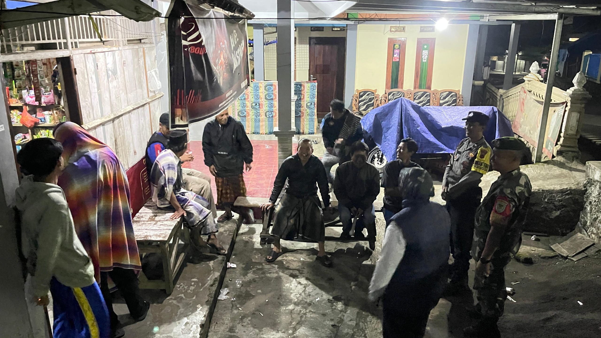 BABINSA MANGUNKERTA LAKSANAKAN PATROLI JAM MALAM UNTUK MEWUJUDKAN GENERASI PANCA WALUYA JAWA BARAT ISTIMEWA