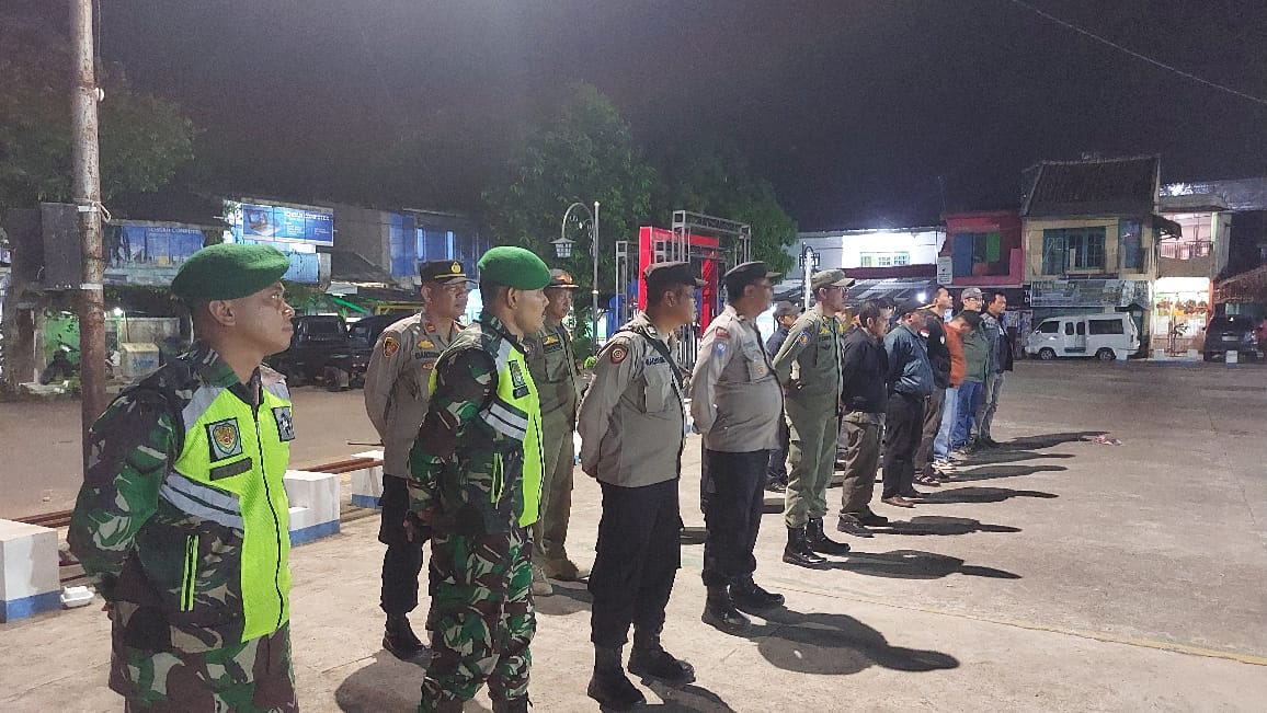 BABINSA KORAMIL 0608-03/CIBEBER IKUTI APEL GABUNGAN DAN PATROLI MALAM PENERAPAN JAM MALAM SISWA PANCA WALUYA