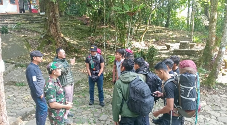 BABINSA DESA CIMACAN LAKSANAKAN PEMBINAAN TERHADAP PENDAKI GUNUNG GEDE PANGRANGO