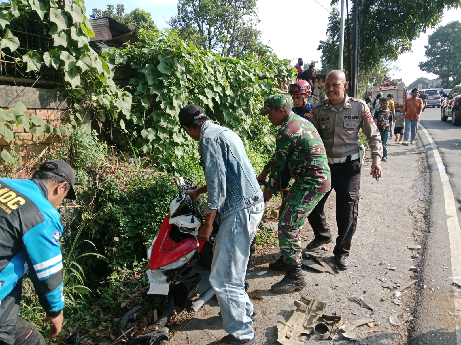 PELDA SUMISDA CEPAT TANGGAPI KECELAKAAN LALU LINTAS DI DESA GEKBRONG