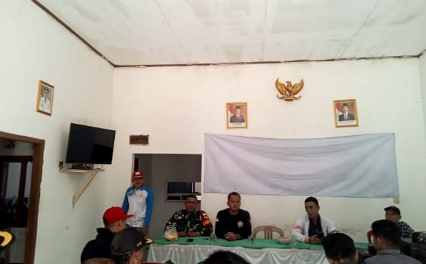 BABINSA DESA WARGASARI SERDA AJANG NANDANG HADIRI RAPAT PEMILIHAN KETUA KARANG TARUNA