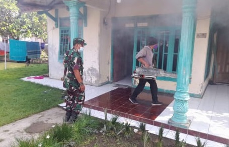 SERKA DEDI JUNAEDI LAKSANAKAN MONITORING PEMBERANTASAN SARANG NYAMUK
