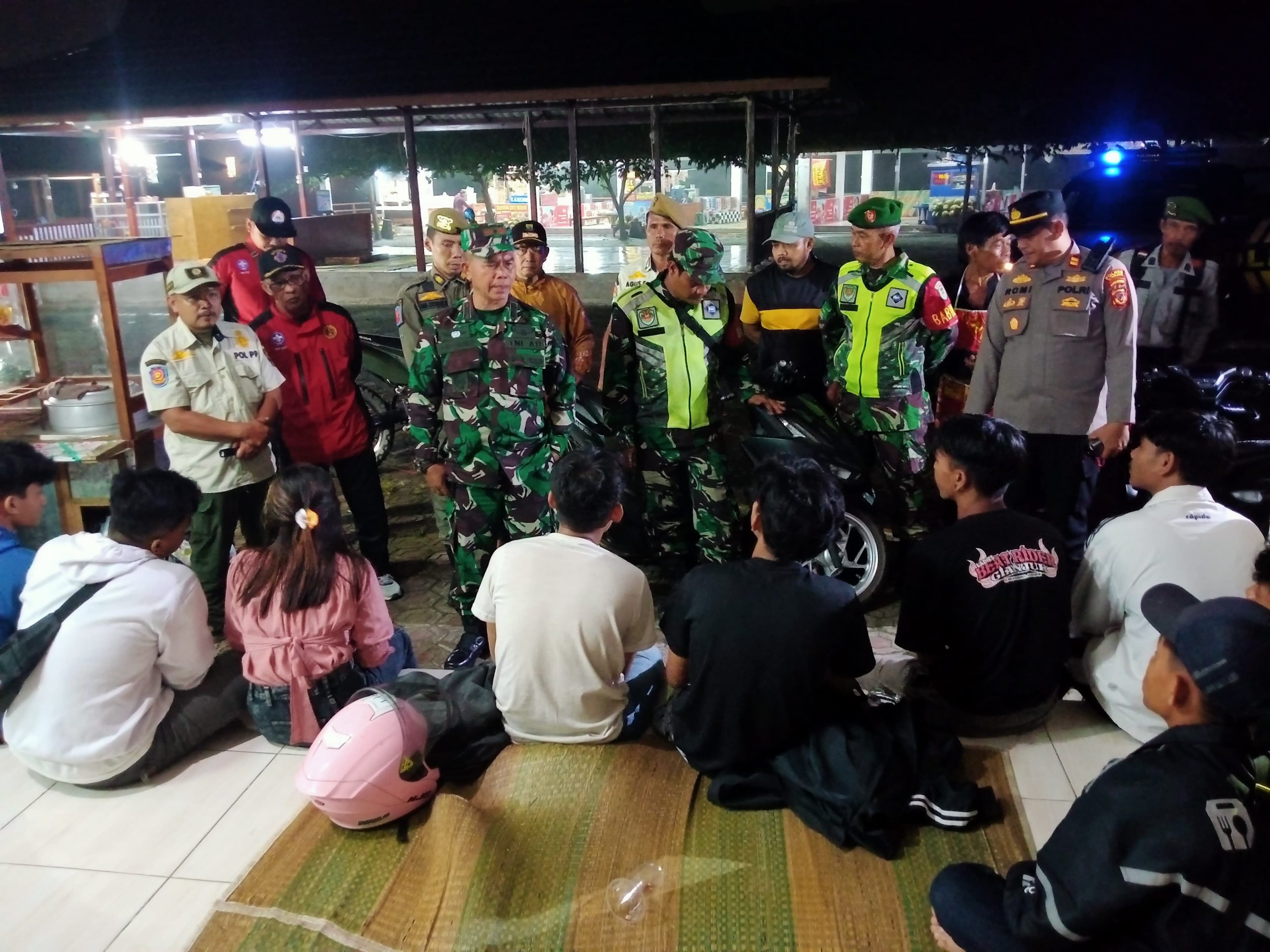 SERKA HERMAN S, ANGGOTA KORAMIL 0608-11/BOJONGPICUNG, TERLIBAT DALAM PENERAPAN JAM MALAM