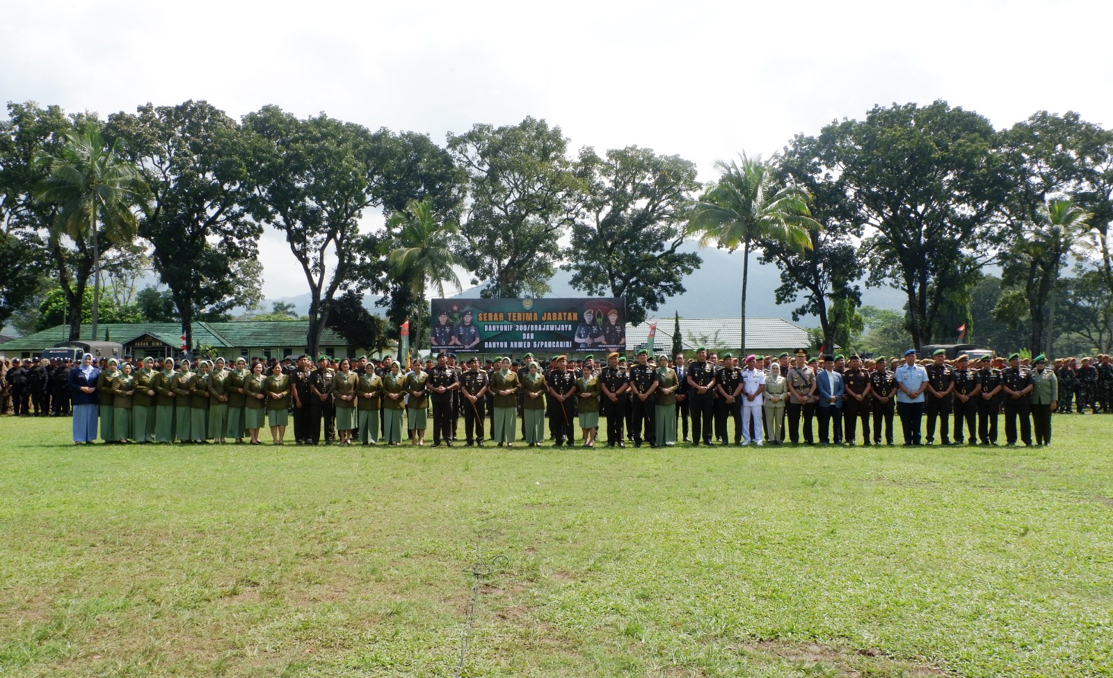 DANDIM 0608/CIANJUR HADIRI SERTIJAB DANYONIF 300/BJW DAN DANYON ARMED 5-105/PCG