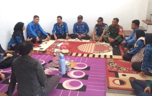 BABINSA DESA SUKASARI SERDA SESEP IKUTI SOSIALISASI PROGRAM PENGOPERASIAN PUSKESMAS SUKASARI