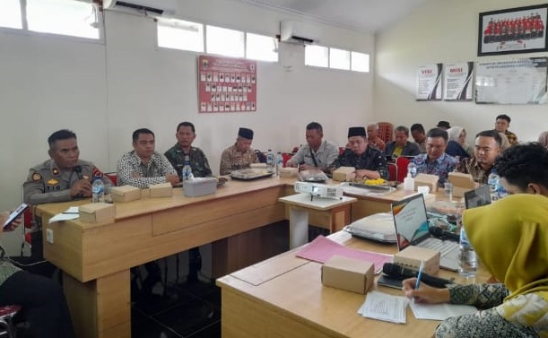BABINSA DESA CIBAREGBEG SERTU KURDI HADIRI LOKAKARYA MINI TRIWULAN RUTIN