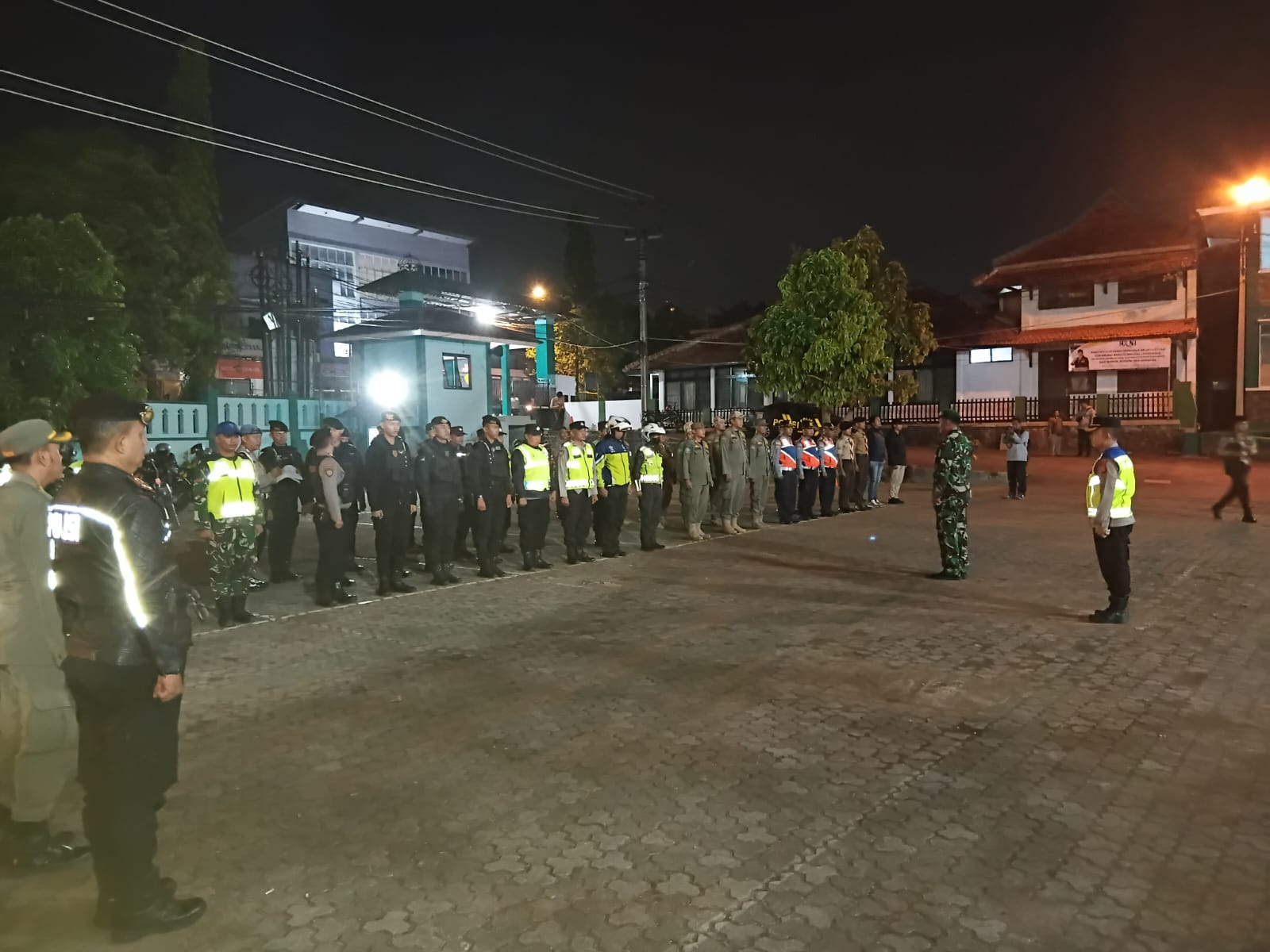 MONITORING KEPULANGAN JEMAAH HAJI GELOMBANG 2 KLOTER JKS 25 EMBARKASI BEKASI DI KABUPATEN CIANJUR