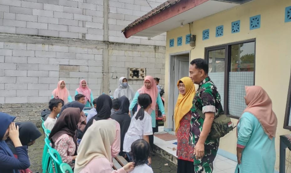MENINGKATKAN KESEHATAN BALITA, BABINSA DESA CIBARENGKOK LAKSANAKAN MONITORING POSYANDU