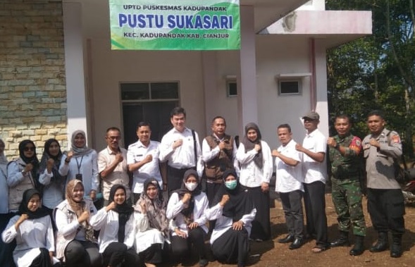 “BABINSA DESA SUKASARI DAMPINGI PEMERIKSAAN DAN PENGOBATAN GRATIS: UPAYA MENINGKATKAN KESEHATAN MASYARAKAT”