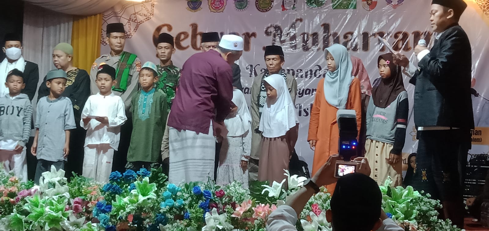 BABINSA DESA KADUPANDAK HADIRI SANTUNAN ANAK YATIM DALAM RANGKA 10 MUHARRAM 1447 H