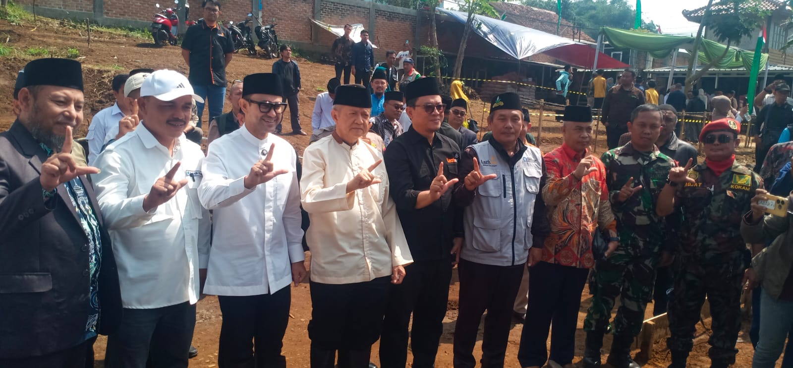 BABINSA SARAMPAD MENGHADIRI GIAT PELETAKAN BATU PERTAMA PEMBANGUNAN KLINIK PRATAMA MUHAMMADIYAH