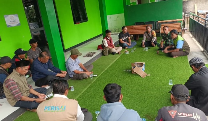TINGKATKAN KESADARAN MASYARAKAT, BABINSA CIMANGGU DAMPINGI SOSIALISASI PKH