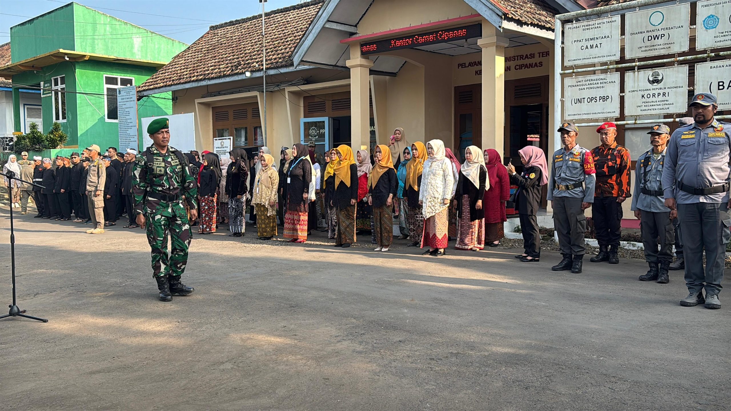 PELTU USEP PIMPIN UPACARA PERINGATAN HARI JADI CIANJUR KE 348 TAHUN 2025 DI KECAMATAN CIPANAS