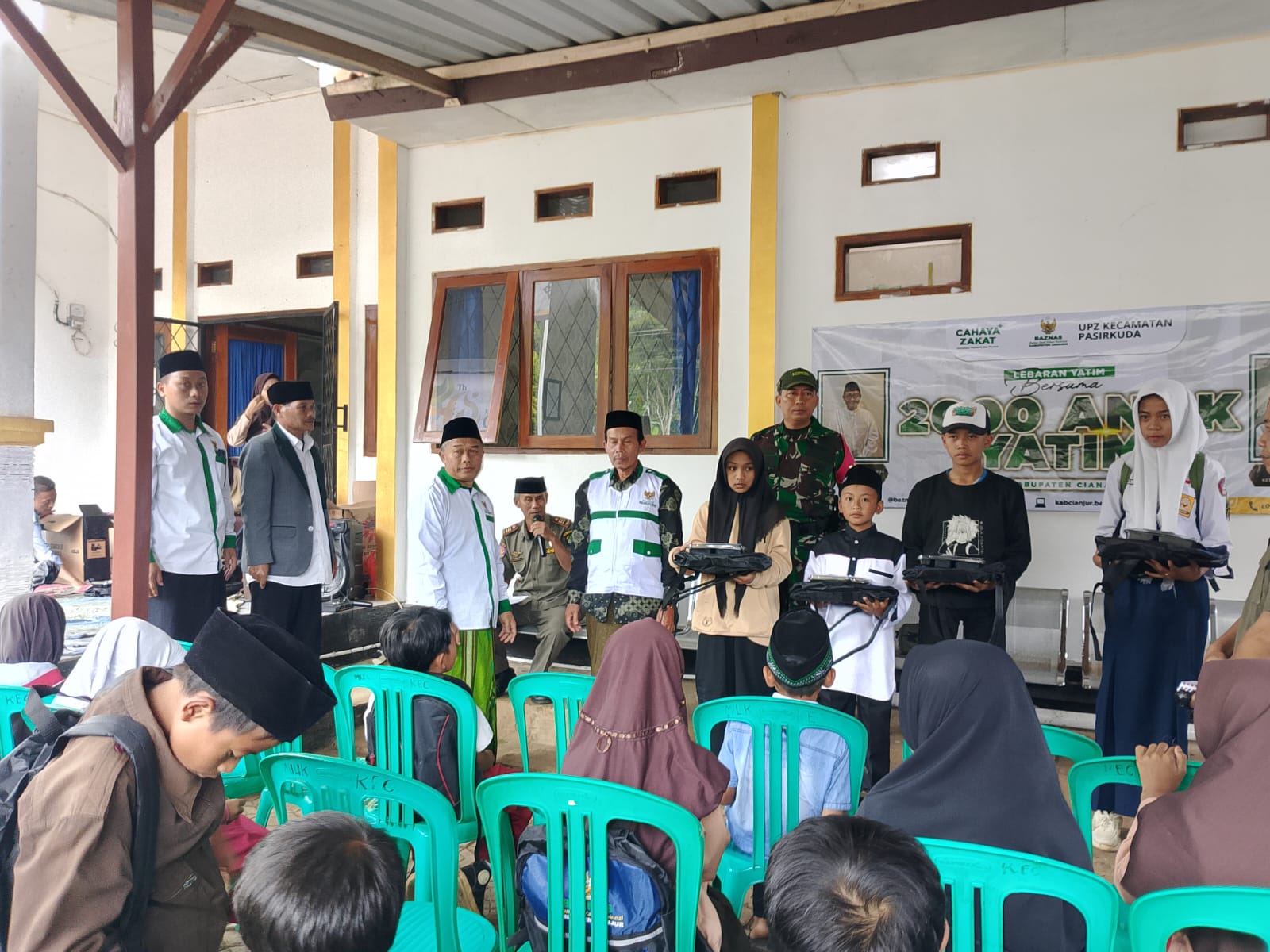 DANPOSRAMIL SERKA ASEP JUHARA HADIRI ACARA LEBARAN ANAK YATIM SE KECAMATAN PASIRKUDA