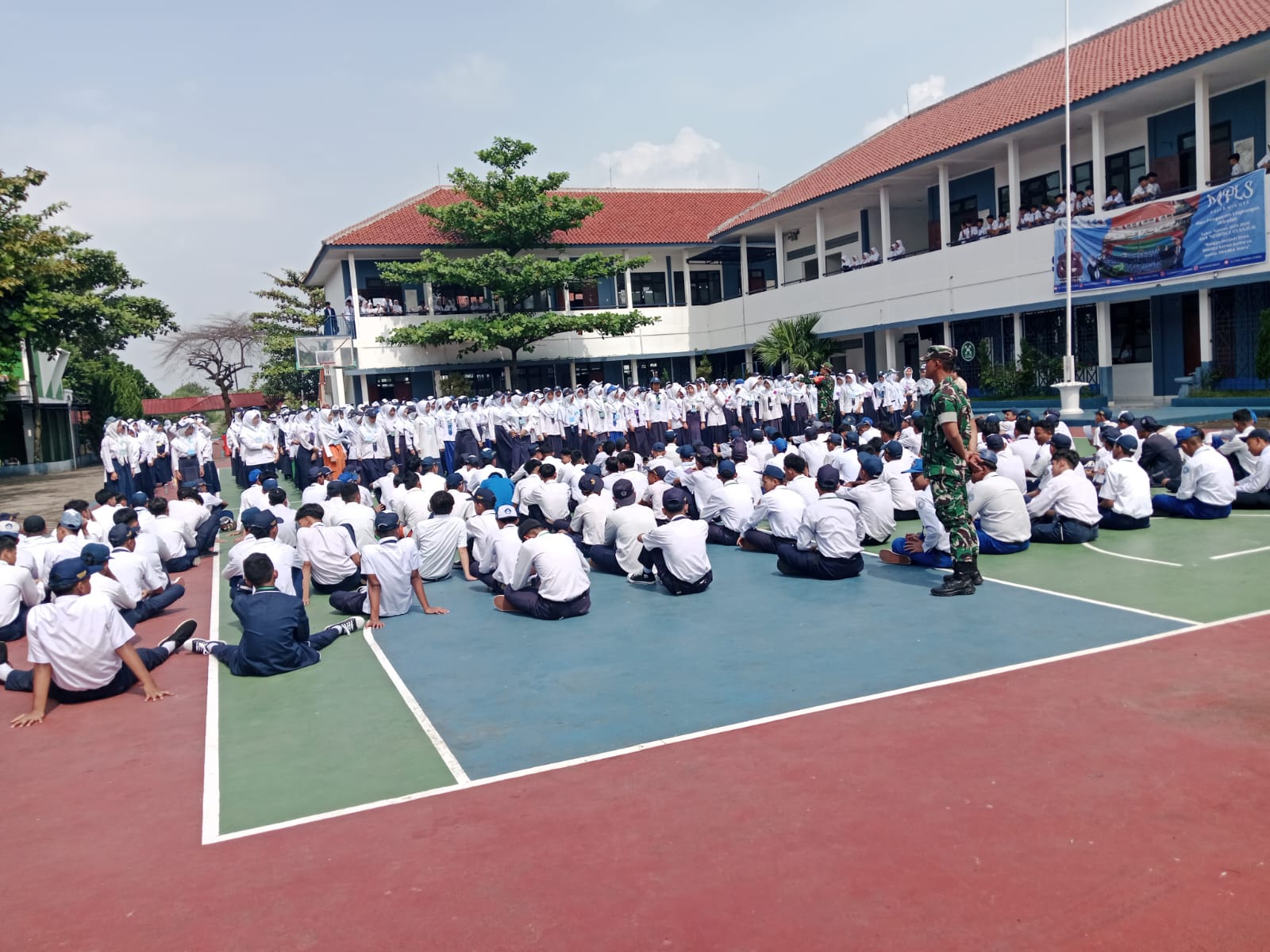 DANRAMIL 0608-01/KOTA KAPTEN CZI. ANDRI BERIKAN MATERI WASNAB DAN PBB KEPADA SISWA MPLS SMAN 2 CIANJUR