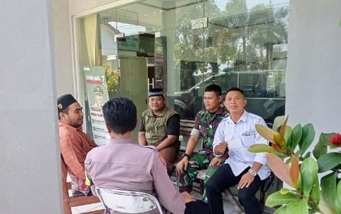 BABINSA DESA KERTAMUKTI SERDA SYUKRI LAKSANAKAN KOMUNIKASI SOSIAL DENGAN TOKOH AGAMA